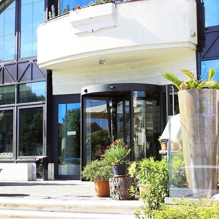 Hotel Ombra Riccione Exterior foto